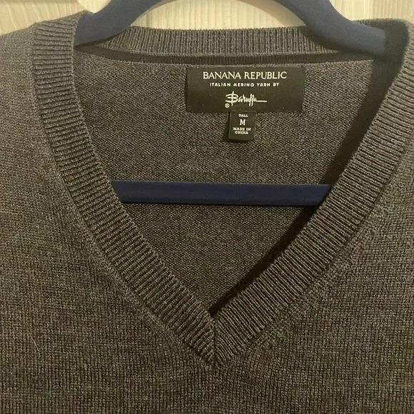 Versatile and classy BR Italian Merino v neck sweater vest - Picture 2 of 4